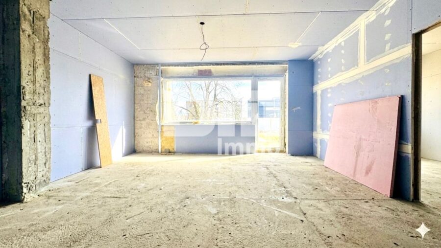 Teilsaniertes 1 - 2 Familienhaus + Fertige Projektierung auf großem Grundstück in Traumlage - EG Raum teilsaniert